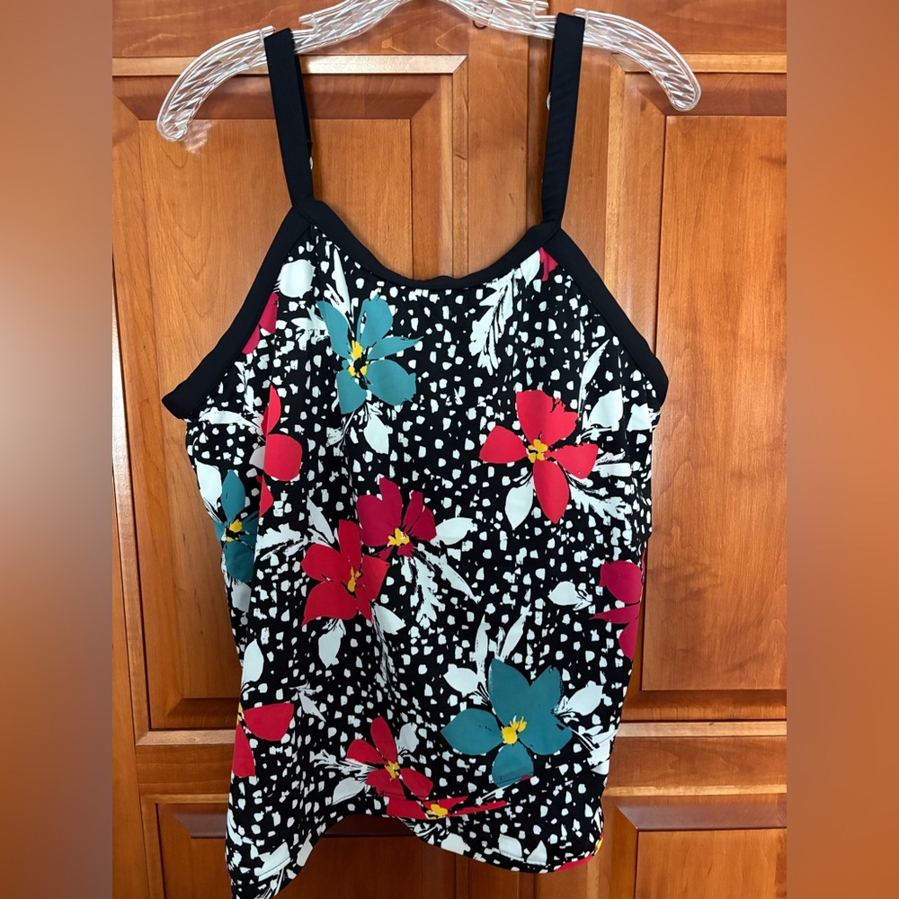 Floral Print Women's Tankini Top with Built In Bra. Size 18 or extra large.